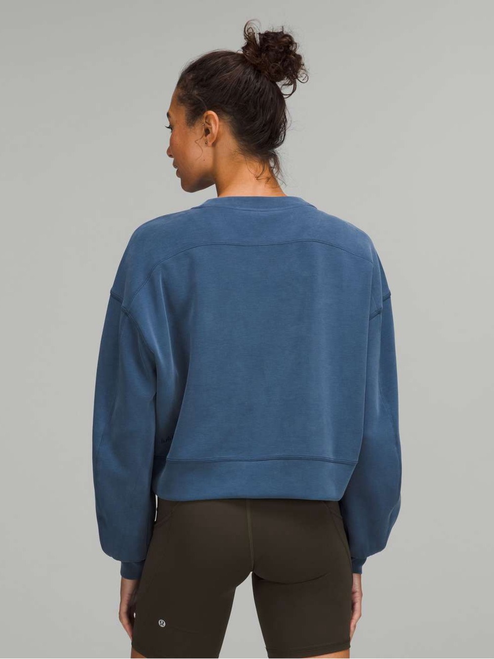 Lululemon Perfectly Oversized Cropped Crew *Softstreme
Mineral Blue $118 Retail - Picture 2 of 16